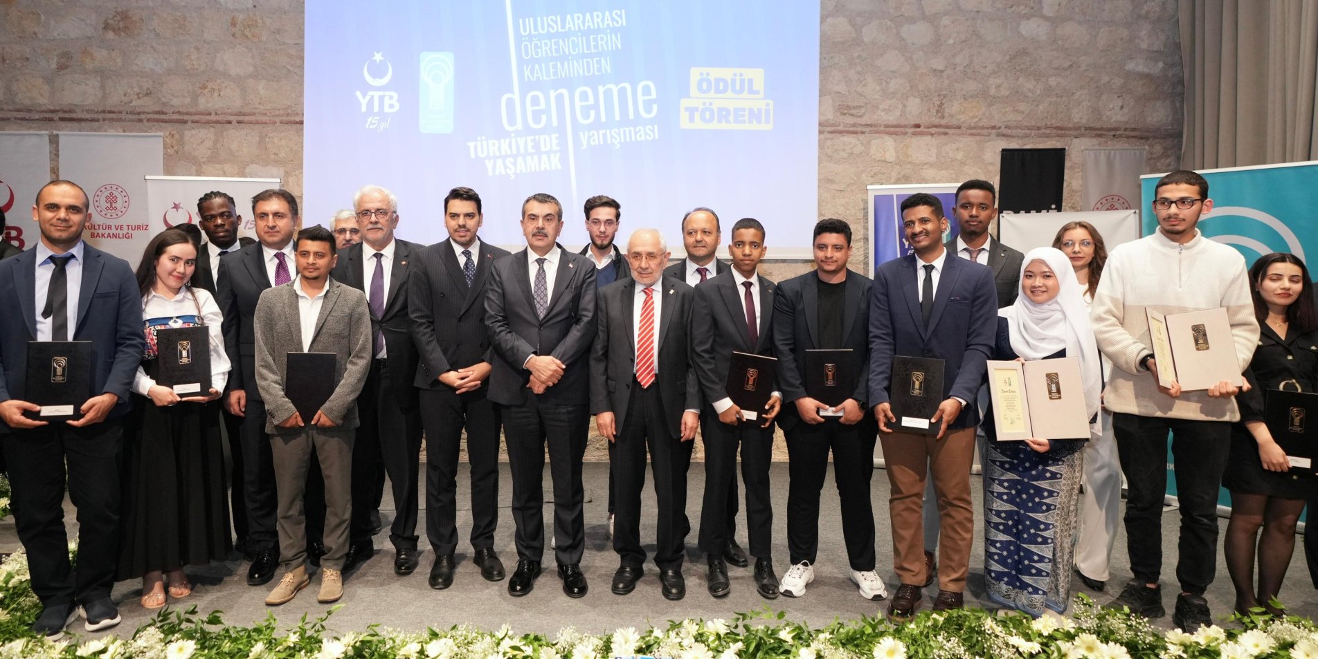 BAKAN TEKİN, ULUSLARARASI ÖĞRENCİLER ARASINDA DÜZENLENEN DENEME YARIŞMASININ ÖDÜL TÖRENİNE KATILDI