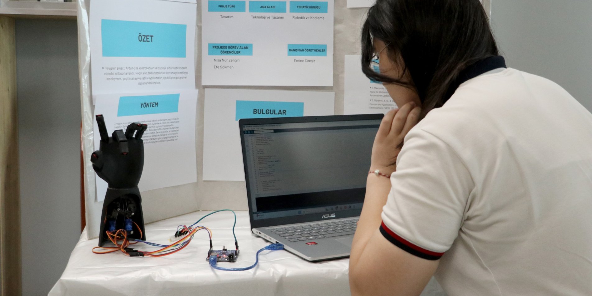 Tekirdağ'da Lise Öğrencileri Engelliler İçin Robot El Geliştirdi