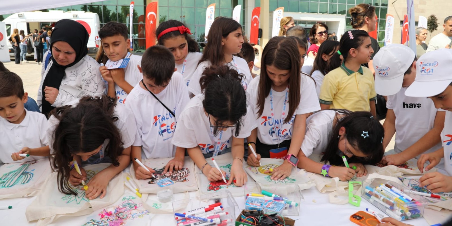 Tunceli'de Öğrenciler Bilim ve Teknoloji Festivalinde Buluştu