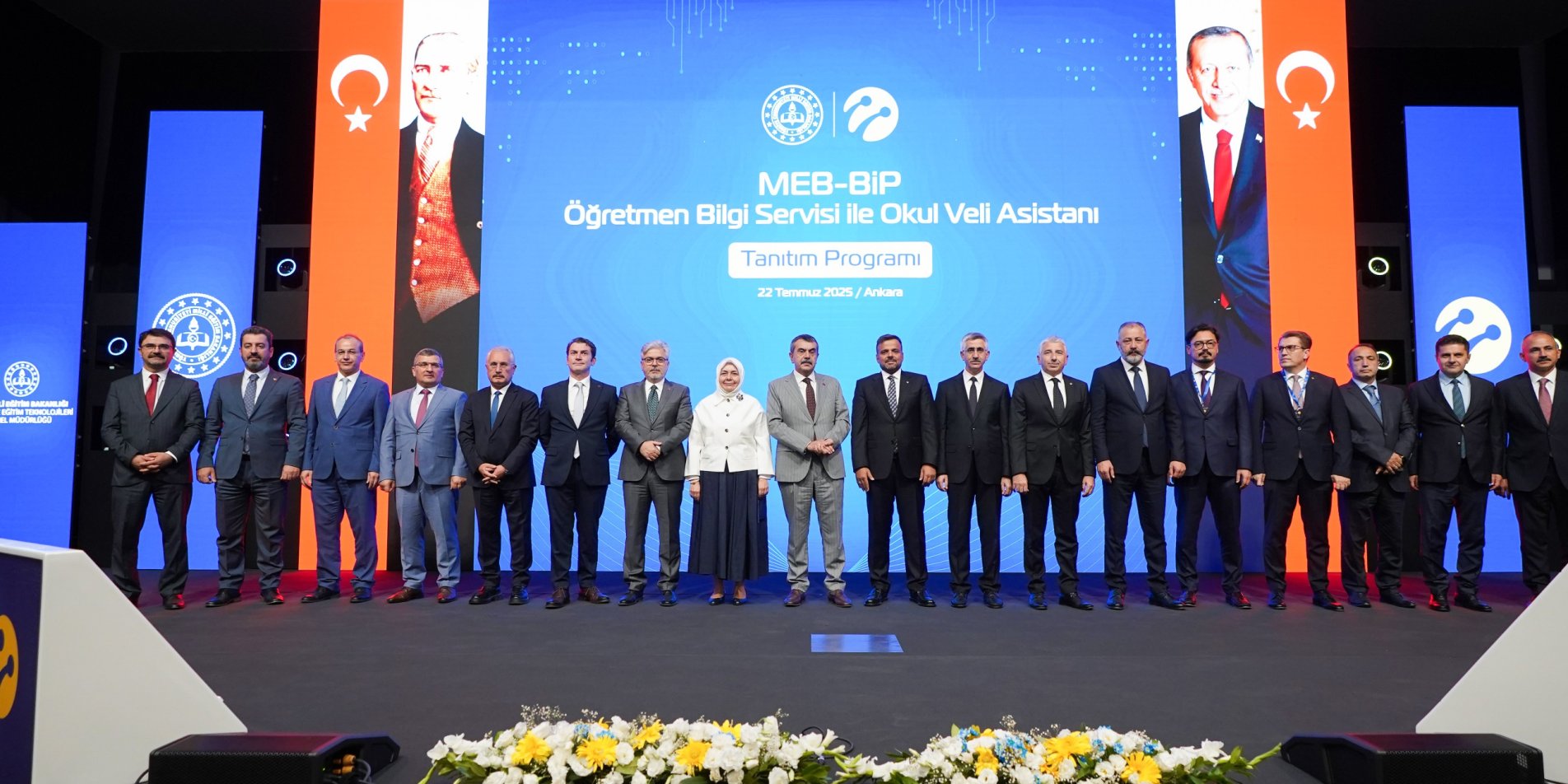 BAKAN TEKİN'İN KATILIMIYLA, ÖĞRETMEN-VELİ İLETİŞİMİNİN YÜRÜTÜLECEĞİ YERLİ VE MİLLÎ UYGULAMANIN TANITIM PROGRAMI YAPILDI
